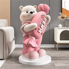 Kreskówkowa statua Cukierkowego Niedźwiedzia